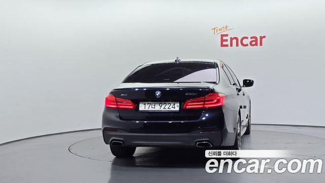 BMW 5-Series 2018 — photo 4