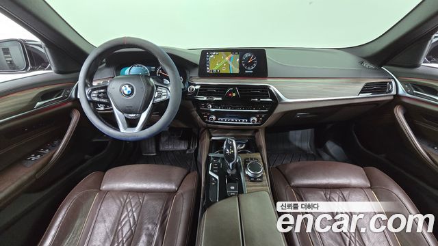 BMW 5-Series 2018 — photo 10