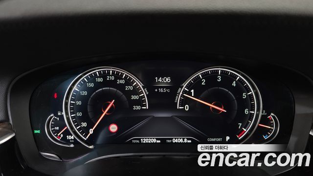 BMW 5-Series 2018 — photo 11