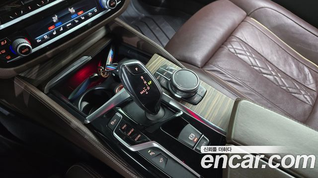 BMW 5-Series 2018 — photo 12