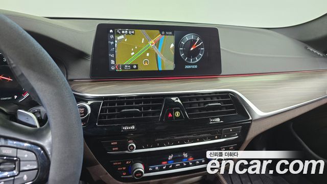 BMW 5-Series 2018 — photo 18