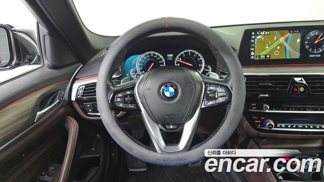 BMW 5-Series 2018 — photo 19