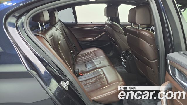 BMW 5-Series 2018 — photo 25