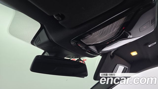 BMW 5-Series 2018 — photo 26