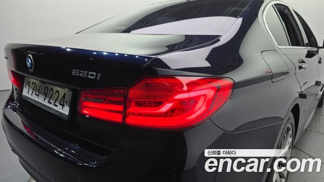 BMW 5-Series 2018 — photo 9