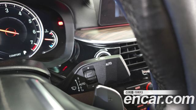 BMW 5-Series 2018 — photo 28