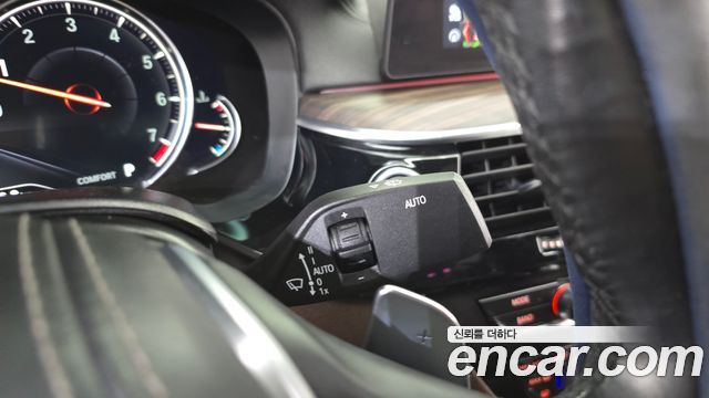 BMW 5-Series 2018 — photo 29