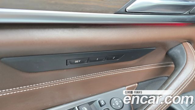 BMW 5-Series 2018 — photo 30
