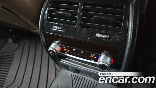 BMW 5-Series 2018 — photo 31