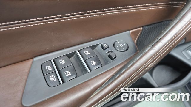 BMW 5-Series 2018 — photo 35