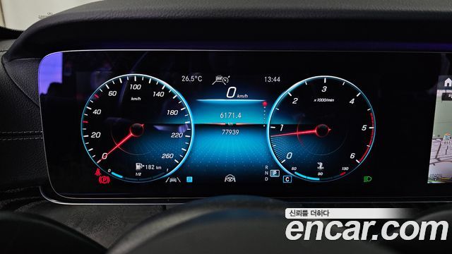 Mercedes-Benz E-Class 2021 — photo 11