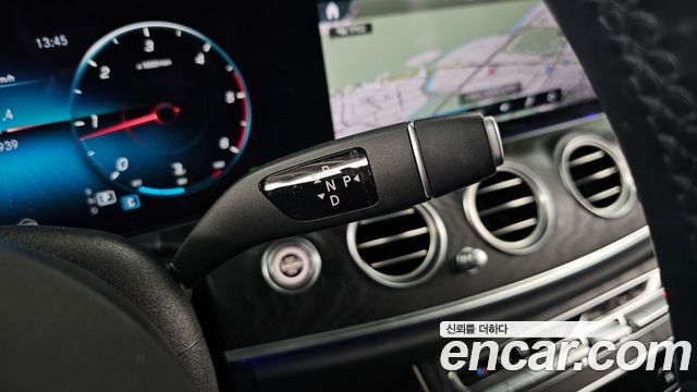 Mercedes-Benz E-Class 2021 — photo 12