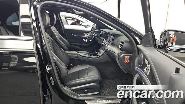 Mercedes-Benz E-Class 2021 — photo 17
