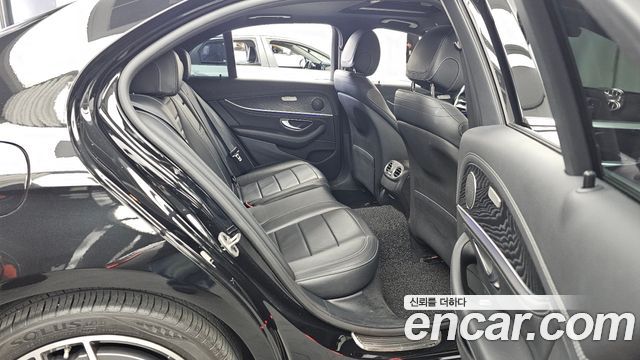 Mercedes-Benz E-Class 2021 — photo 18
