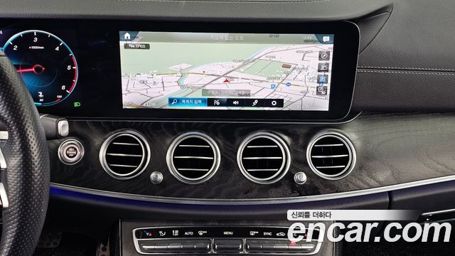 Mercedes-Benz E-Class 2021 — photo 20