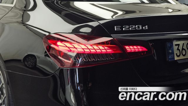 Mercedes-Benz E-Class 2021 — photo 9