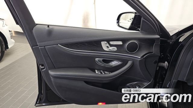 Mercedes-Benz E-Class 2021 — photo 14