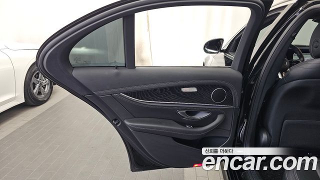 Mercedes-Benz E-Class 2021 — photo 15