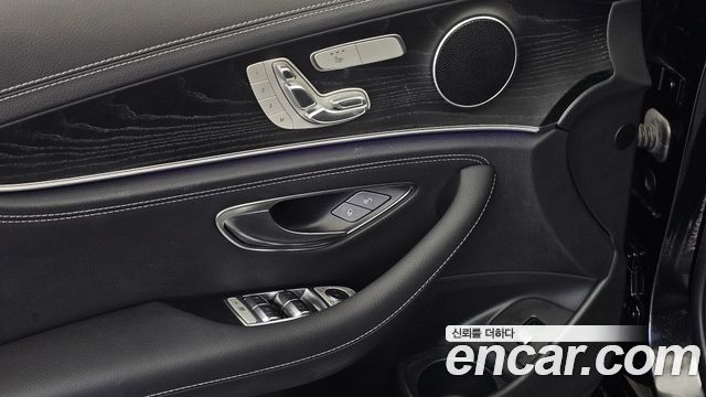 Mercedes-Benz E-Class 2021 — photo 28