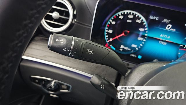 Mercedes-Benz E-Class 2021 — photo 32