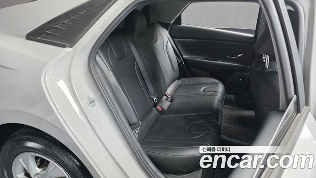 Hyundai AVANTE 2021 — photo 17