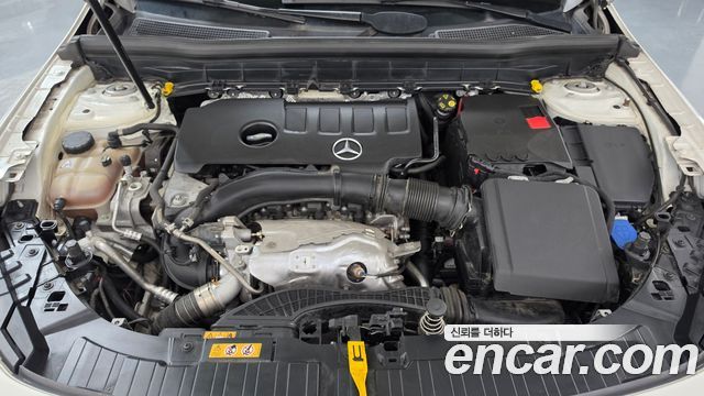 Mercedes-Benz GLB-Class 2021 — photo 6