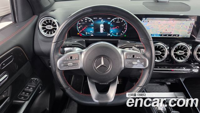 Mercedes-Benz GLB-Class 2021 — photo 19
