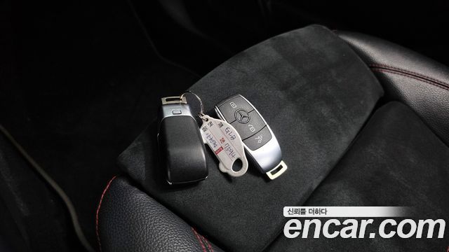 Mercedes-Benz GLB-Class 2021 — photo 21