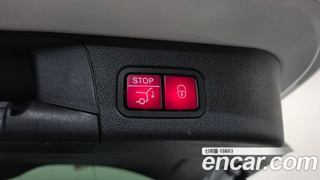 Mercedes-Benz GLB-Class 2021 — photo 24