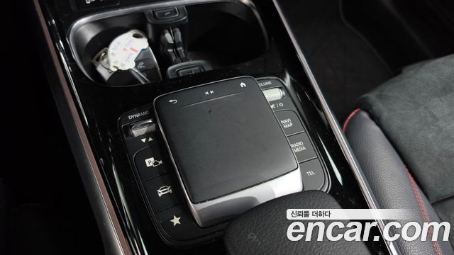 Mercedes-Benz GLB-Class 2021 — photo 26