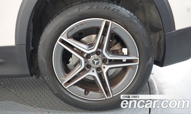 Mercedes-Benz GLB-Class 2021 — photo 7