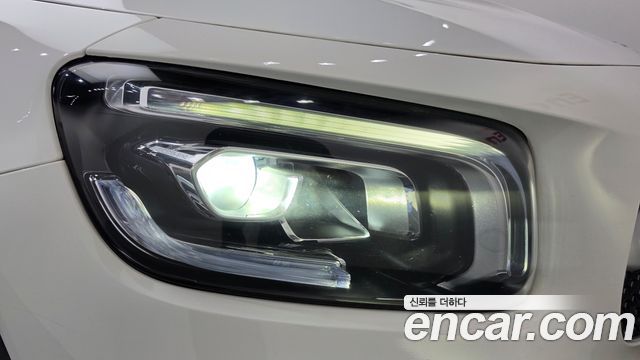 Mercedes-Benz GLB-Class 2021 — photo 8