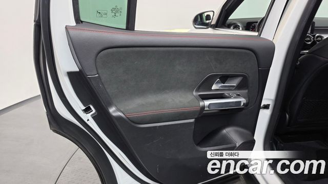 Mercedes-Benz GLB-Class 2021 — photo 15