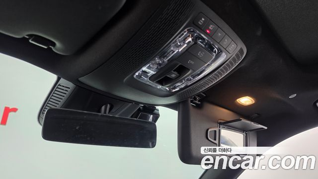Mercedes-Benz GLB-Class 2021 — photo 28