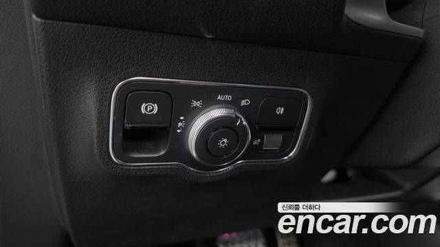 Mercedes-Benz GLB-Class 2021 — photo 29
