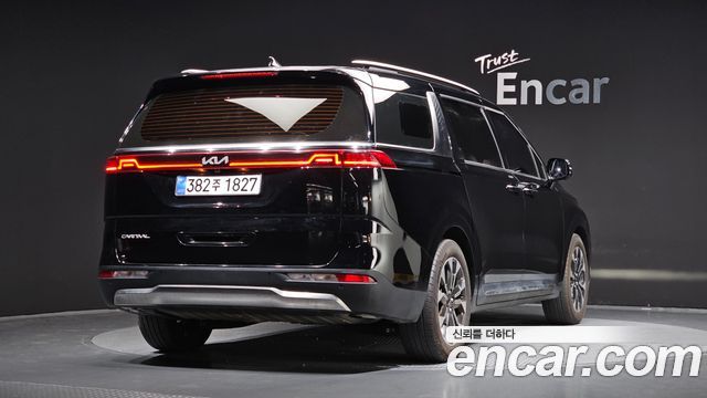 Kia Canival 2023 — photo 2