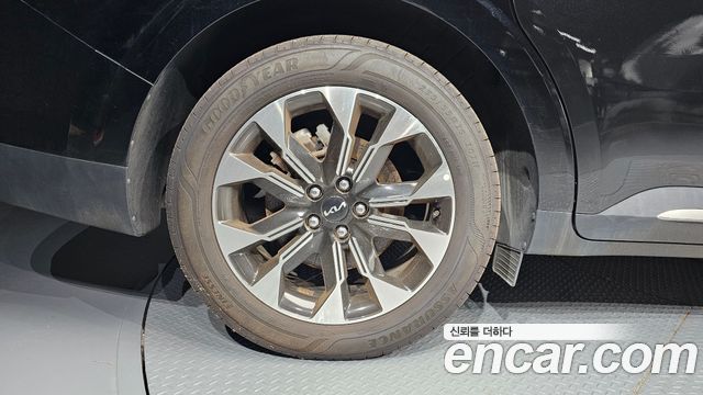 Kia Canival 2023 — photo 5