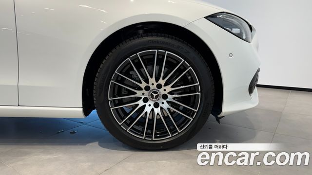 Mercedes-Benz C-Class 2026 — photo 5