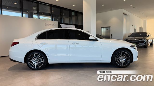 Mercedes-Benz C-Class 2026 — photo 9