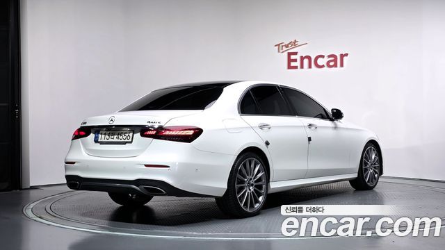 Mercedes-Benz E-Class 2022 — photo 2