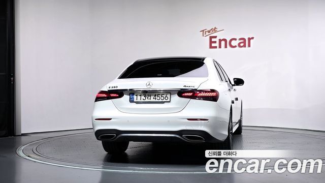 Mercedes-Benz E-Class 2022 — photo 4