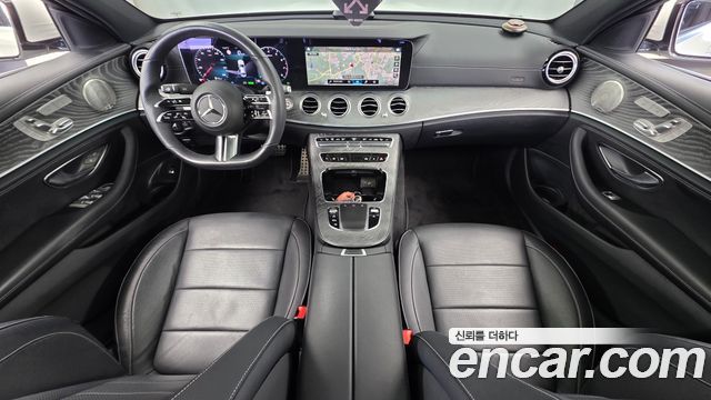 Mercedes-Benz E-Class 2022 — photo 10