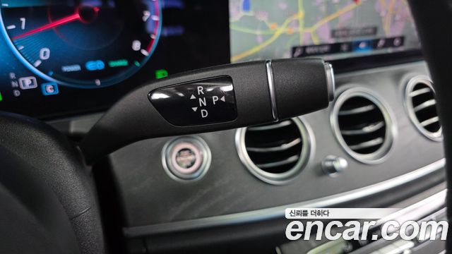 Mercedes-Benz E-Class 2022 — photo 12