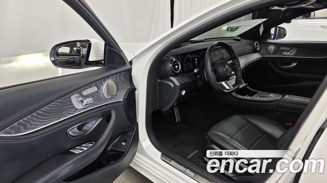 Mercedes-Benz E-Class 2022 — photo 13
