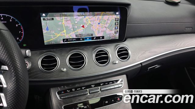 Mercedes-Benz E-Class 2022 — photo 19