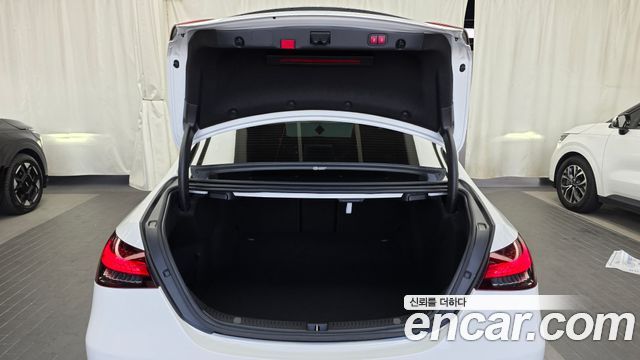 Mercedes-Benz E-Class 2022 — photo 26