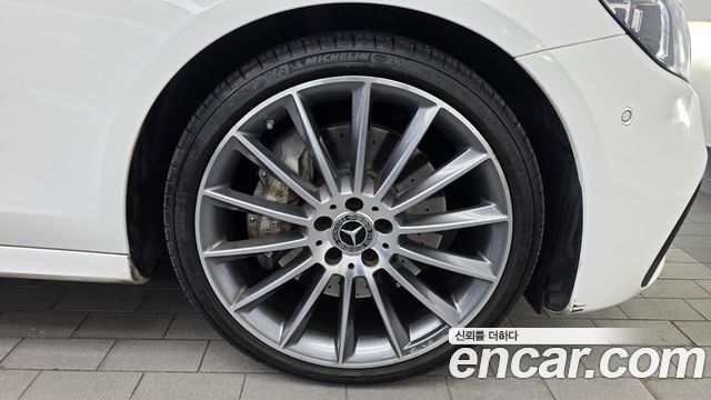 Mercedes-Benz E-Class 2022 — photo 7