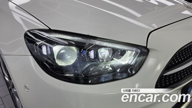 Mercedes-Benz E-Class 2022 — photo 8