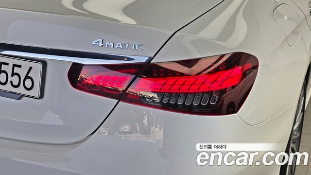 Mercedes-Benz E-Class 2022 — photo 9