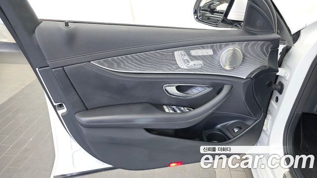 Mercedes-Benz E-Class 2022 — photo 14